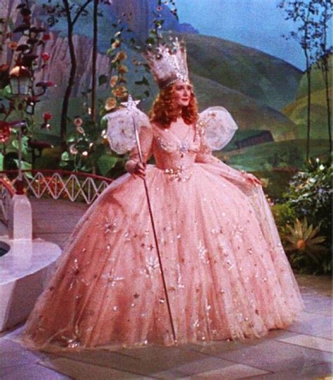 Glinda the Good Witch: GIFs Highlighting her Wig's Sparkling Brilliance
